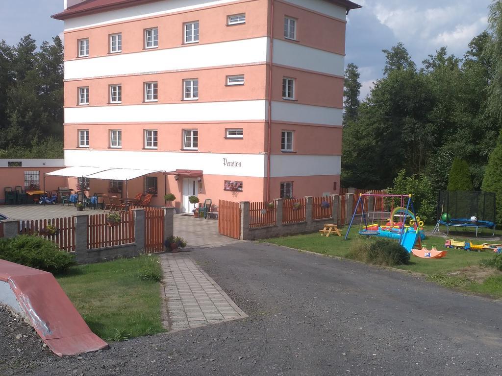 Nebanice Penzion Hajsky Mlyn מראה חיצוני תמונה
